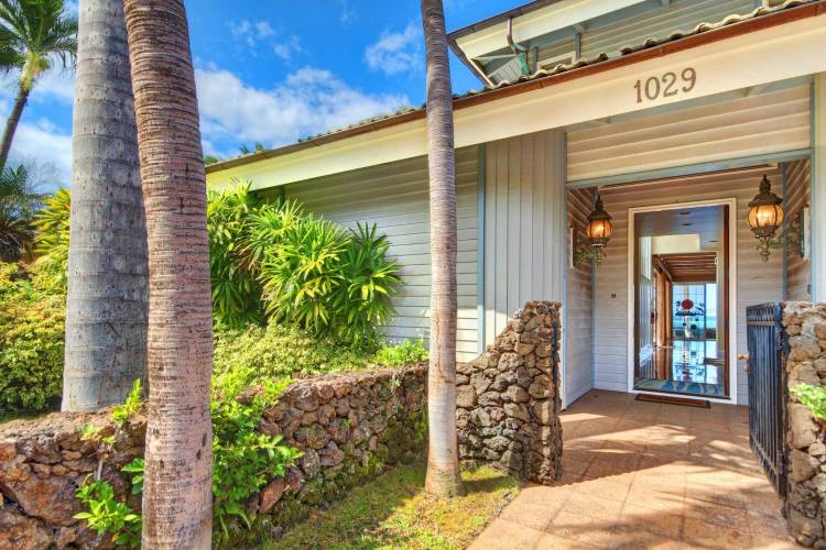 Lahaina Oceanfront Estate Vacation Home Rental